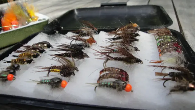 Boîte de mouches artificielles pour la pêche à la mouche